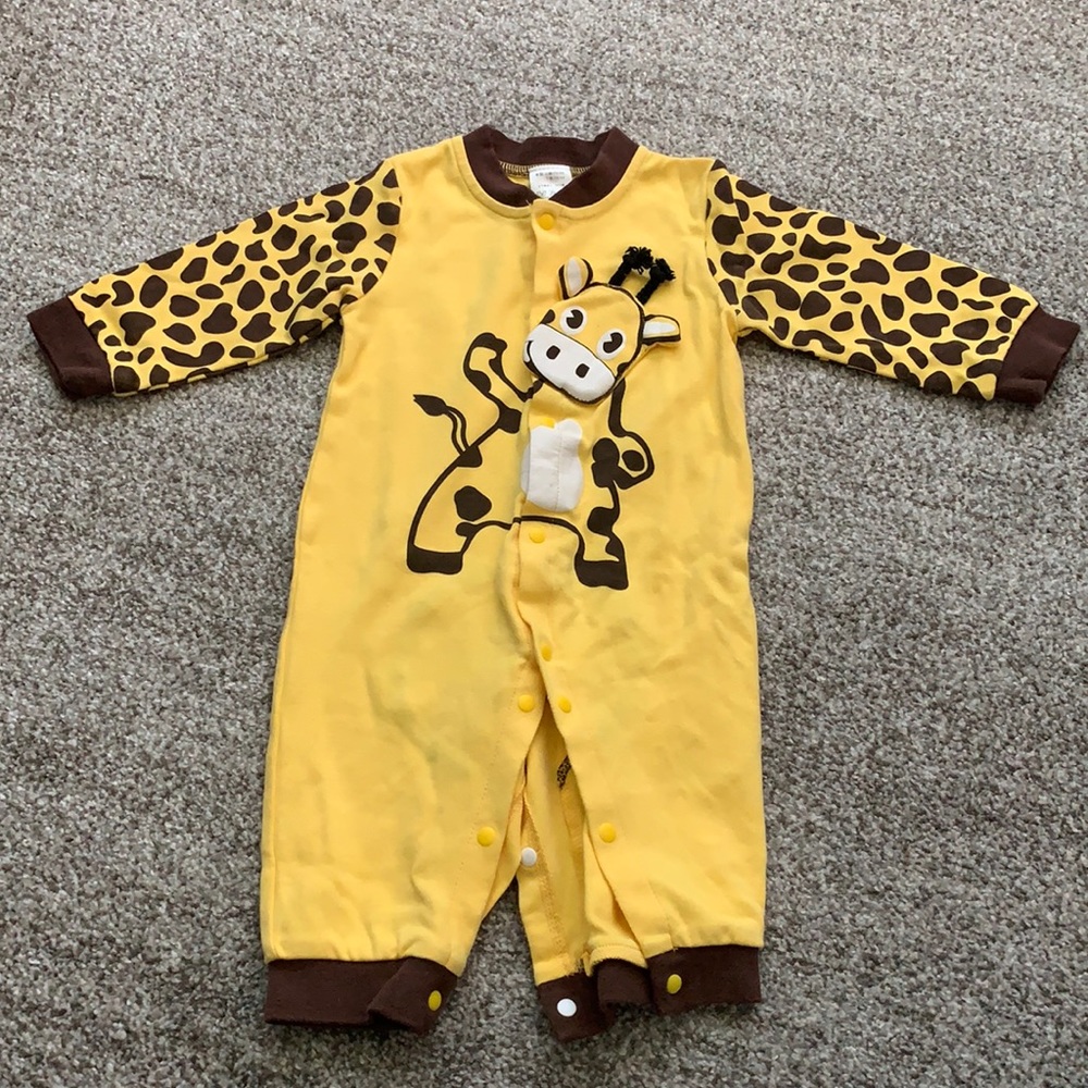 9 Months Yellow giraffe baby snap onesie